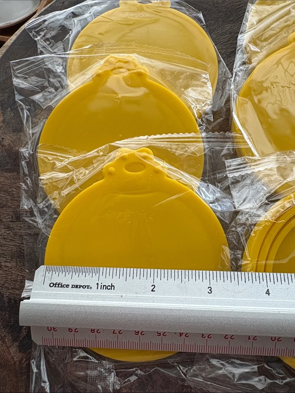Universal can covers mustard yellow Silicone Lid Covers for pet food Pack of 6